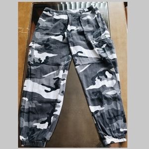SHEIN Flap Pocket Side Camo Utility Pants